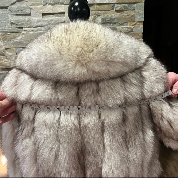 Crest Furcrest Fine Furs Coat in Cream and Gray - Picture 8 of 9